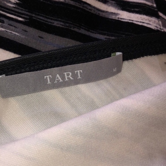 🖤TART COLLECTION🖤 VIERA V-NECK DRESS
$168🖤 - Picture 9 of 10